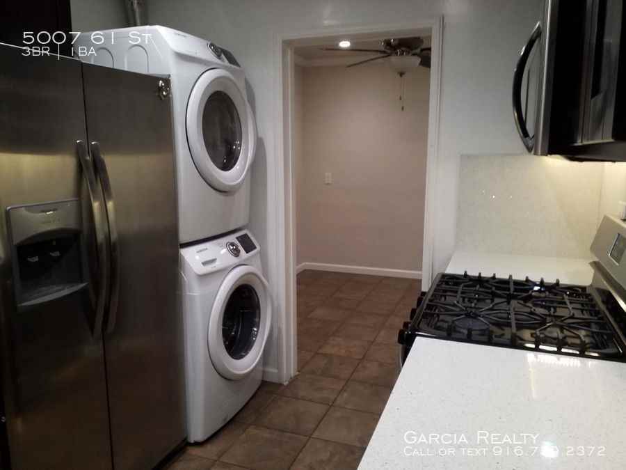 5007 61 St - Photo 3 of 10