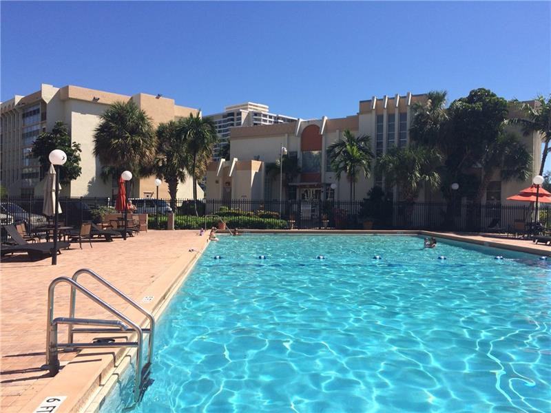 Desoto Park Condo - Photo 2 of 46