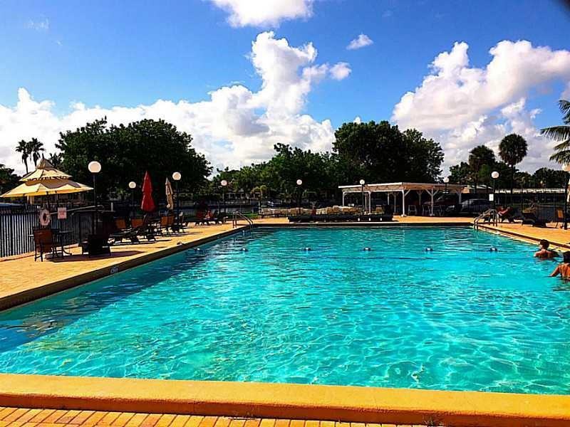 Desoto Park Condo - Photo 3 of 45