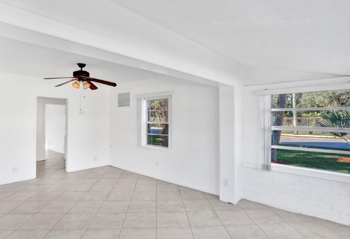 858 Southwest 11th Court - Photo 2 of 4