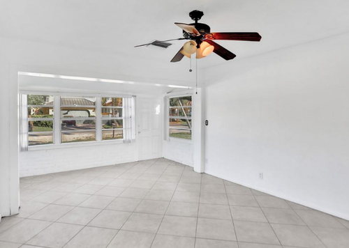 858 Southwest 11th Court - Photo 3 of 4