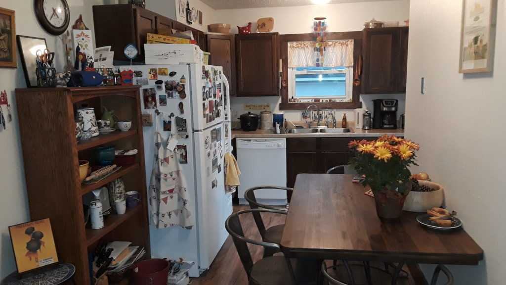 1306 10th St N - Photo 2 of 6