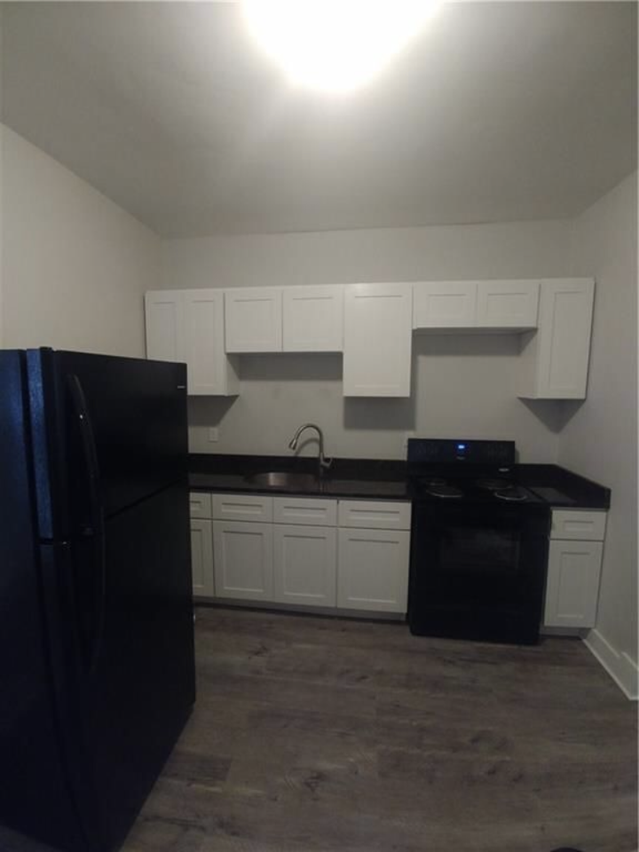 24 Jewell St #1 - Photo 3 of 8