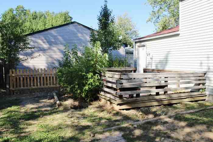 912 Waring Drive East - Photo 3 of 15