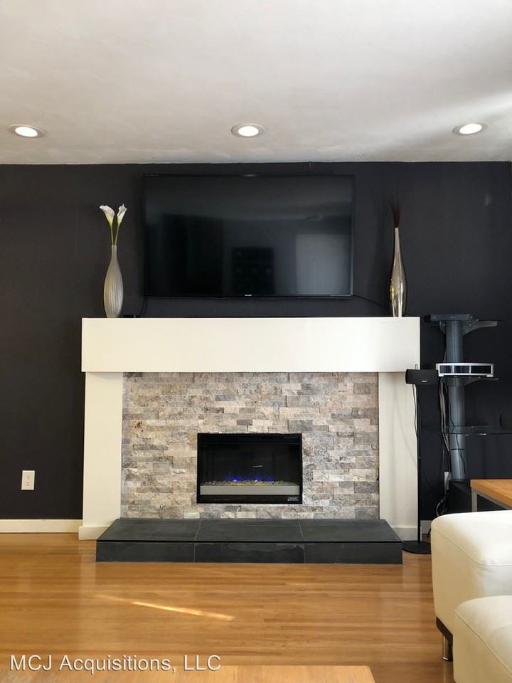 11 North Landing Road - Photo 2 of 20