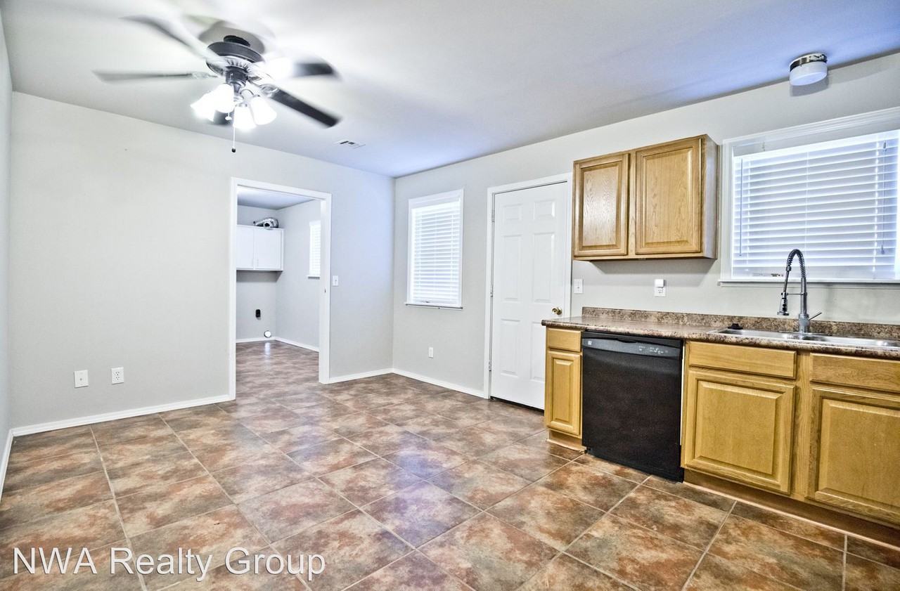 806 Se G Street - Photo 2 of 24