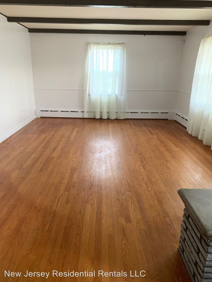 3070 E Chestnut Ave - Photo 3 of 8