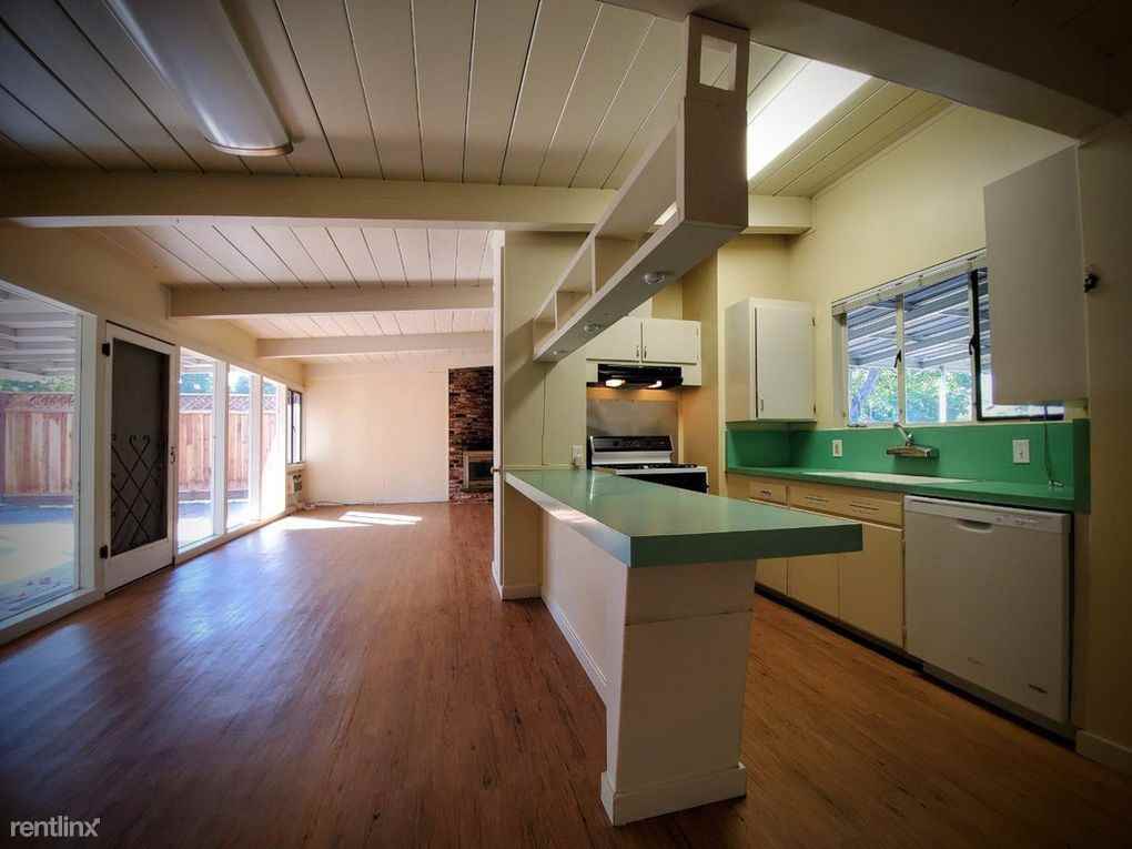 570 Maple Ave - Photo 3 of 6