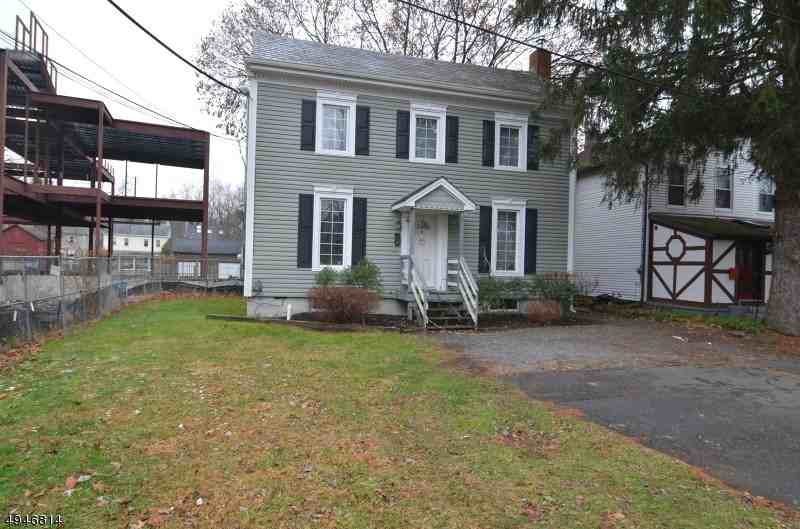 25 Front St - Photo 2 of 12