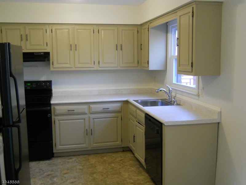 131 Stedwick Dr - Photo 3 of 11