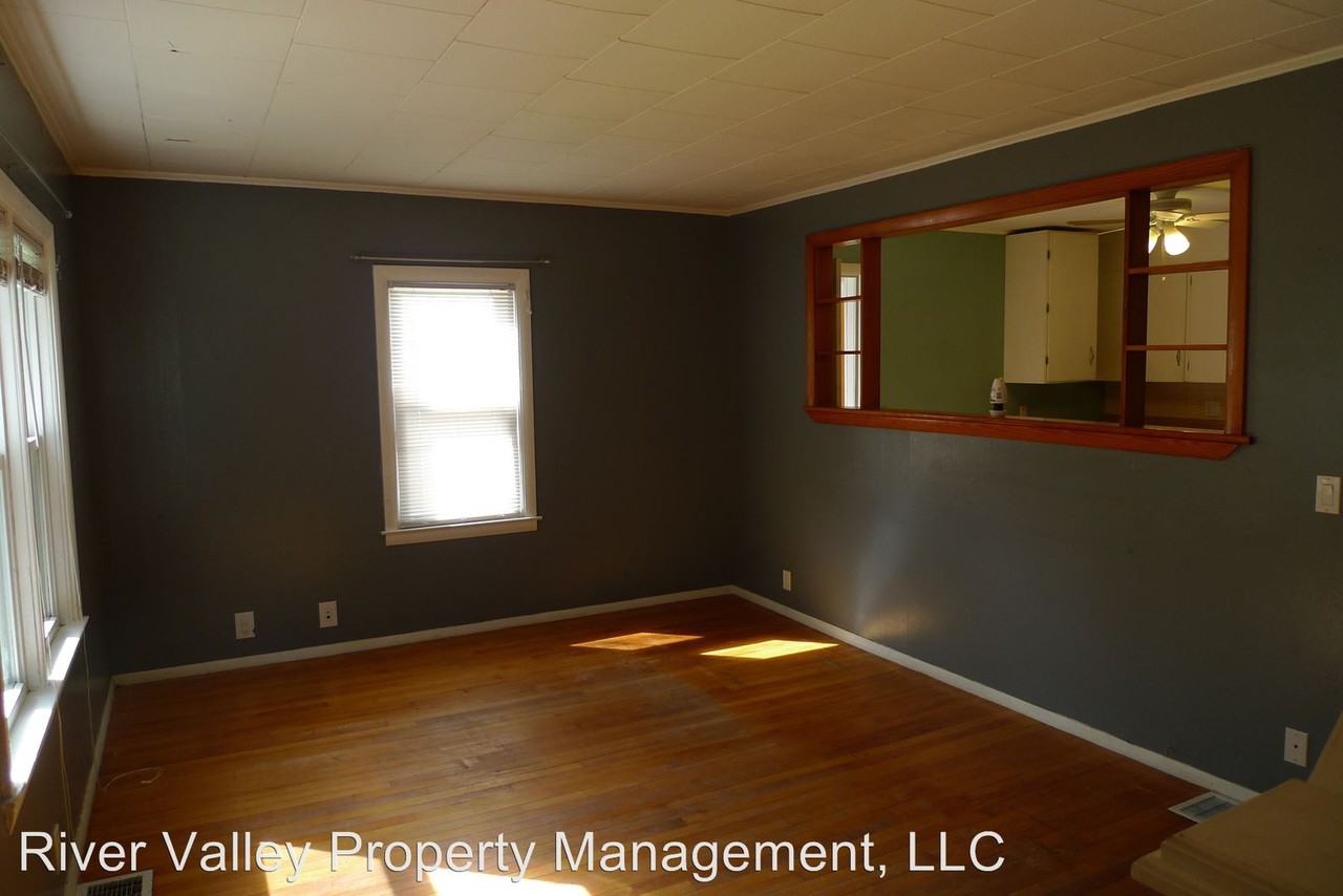 21 Leslie Ave - Photo 2 of 13