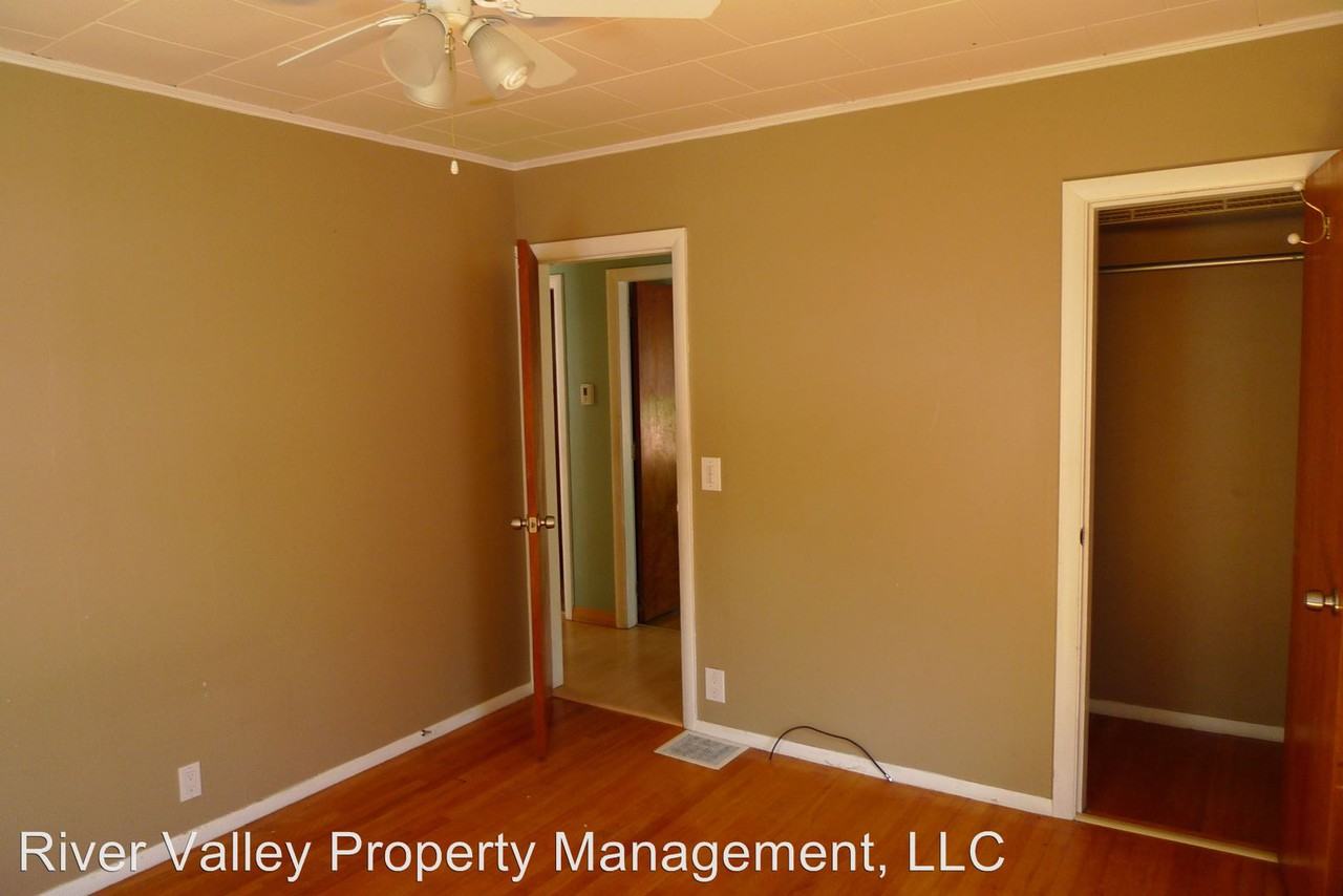 21 Leslie Ave - Photo 3 of 13