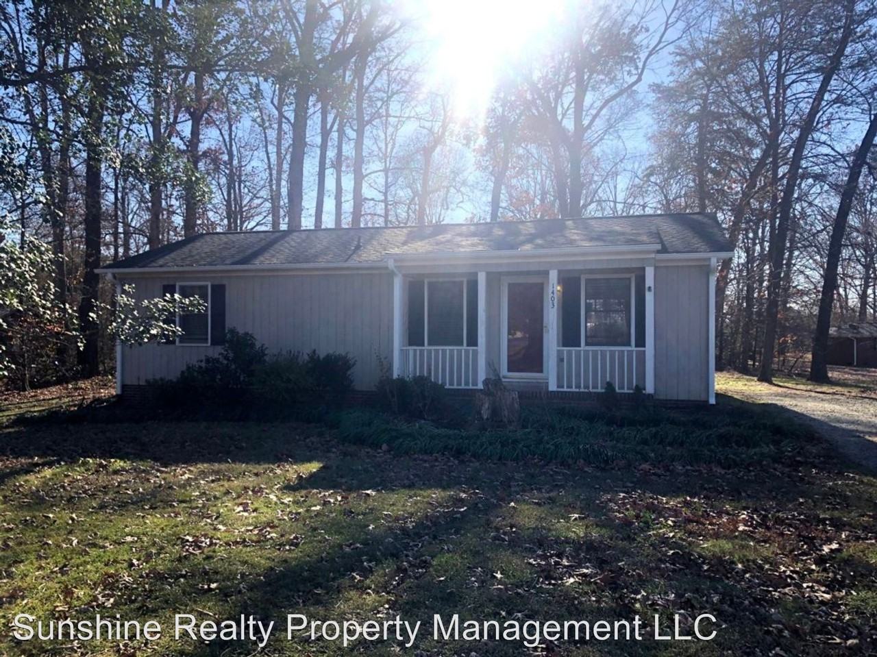 1403 Greenwood Dr - Photo 2 of 15