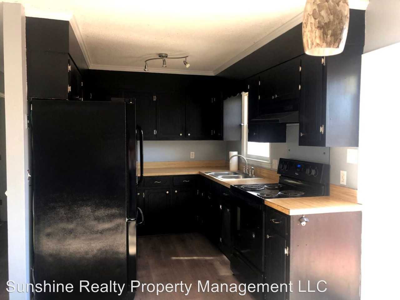 1403 Greenwood Dr - Photo 3 of 15