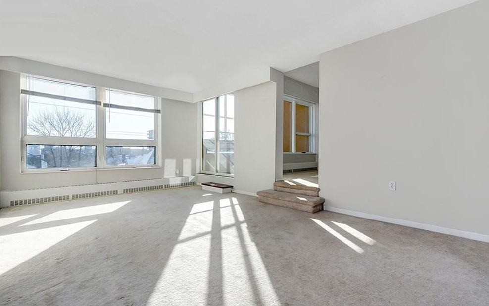 373 Laurier Avenue East - Photo 2 of 11