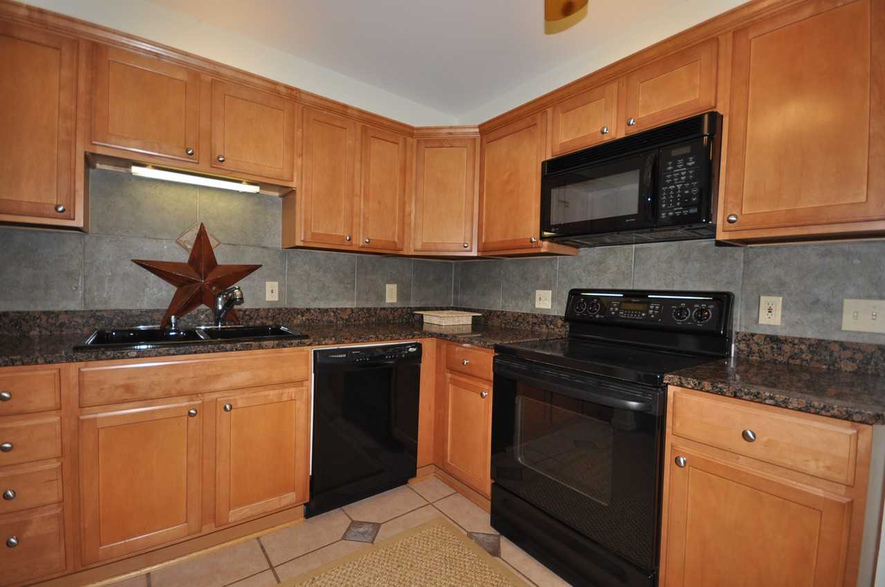 3176 Clairwood Terrace - Photo 3 of 11