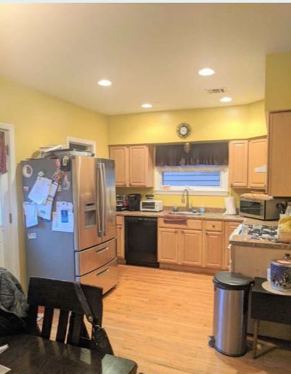 142 Anderson Ave - Photo 3 of 15