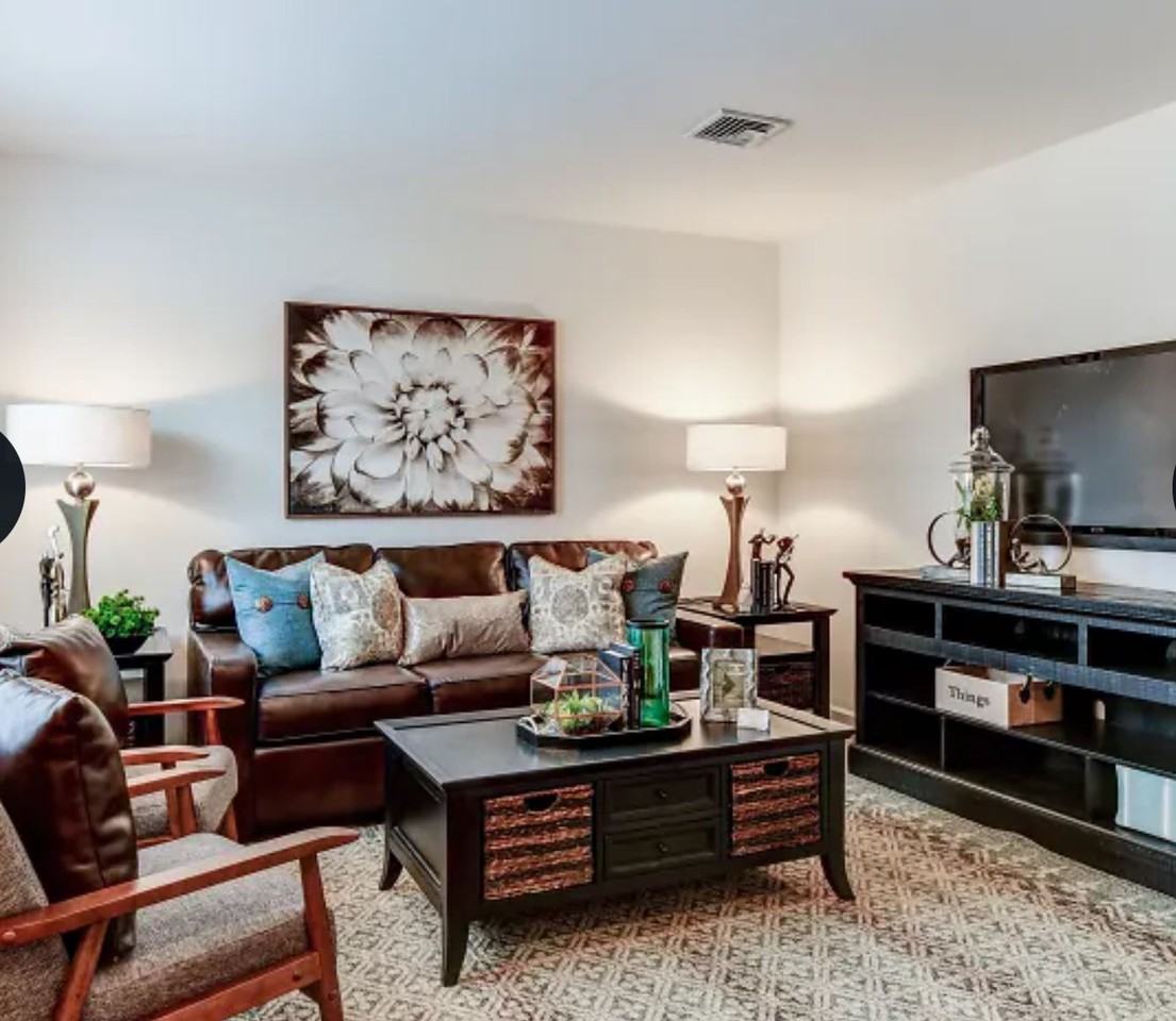 Mill Creek Manor - Photo 2 of 7