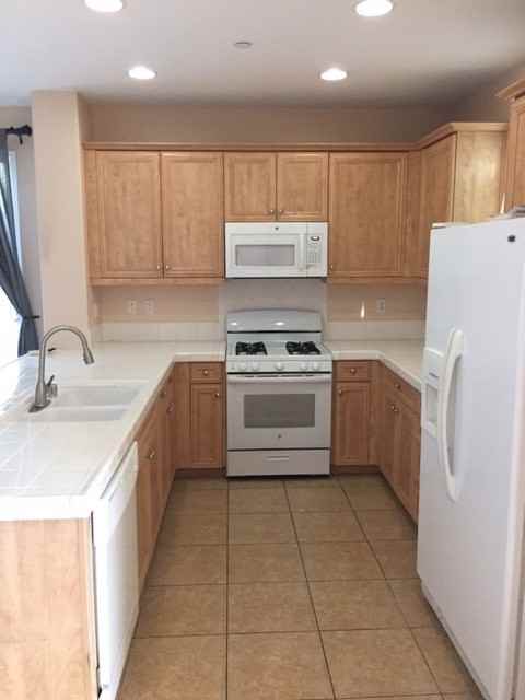 563 Southampton Place - Photo 2 of 16