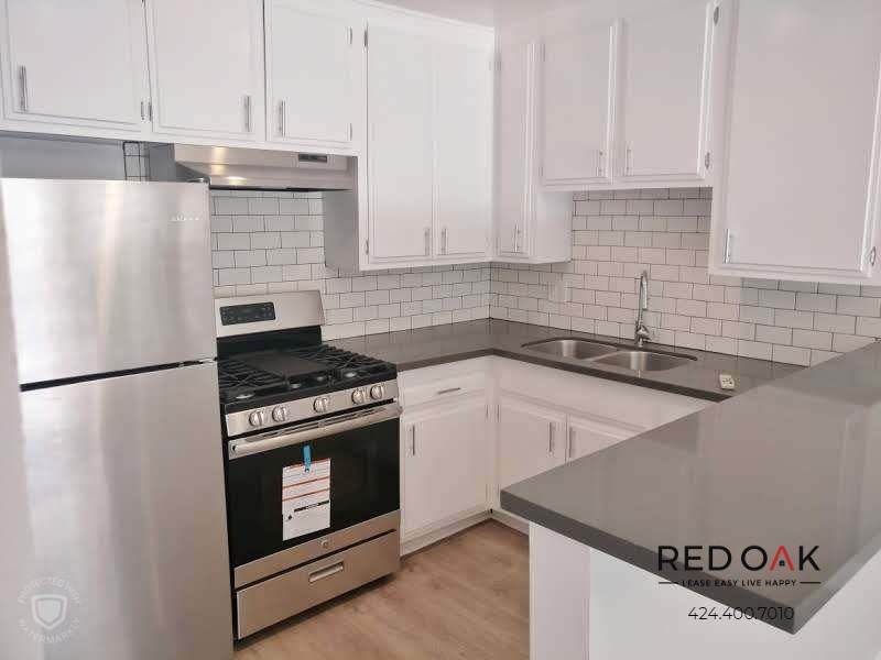 Gramercy Apartments - Photo 2 of 11