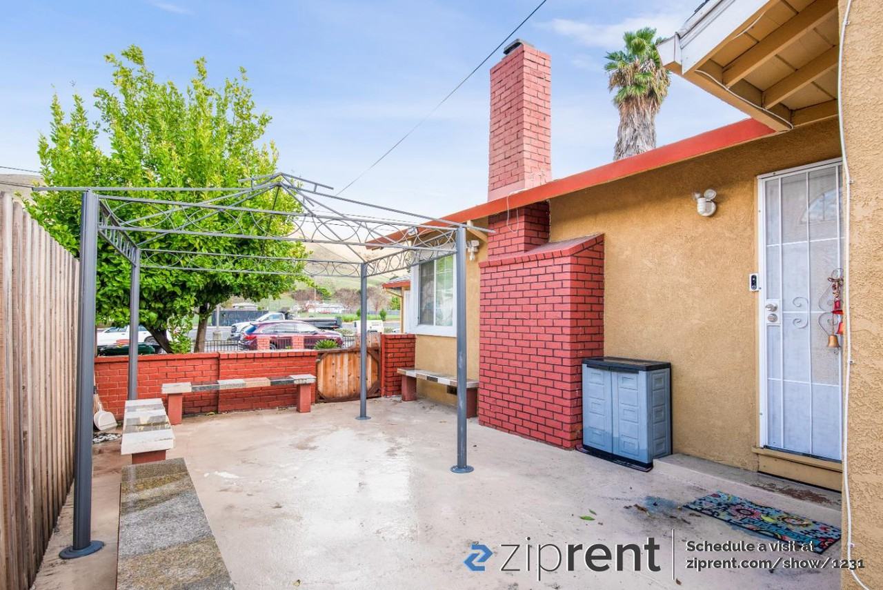 32283 Amelia Ave - Photo 2 of 20