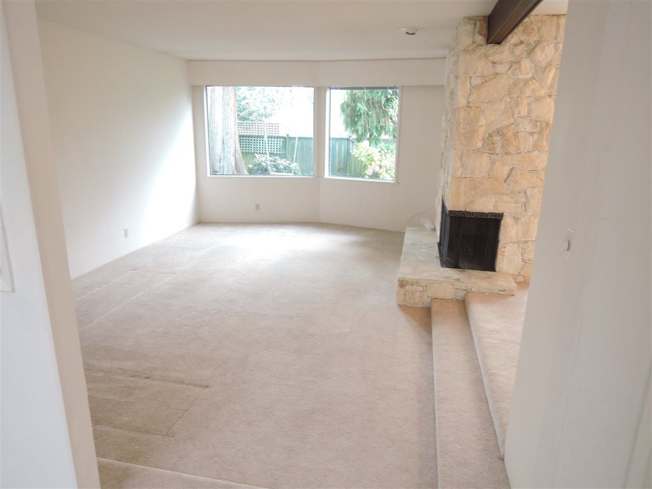 5150 Wallace Ave - Photo 3 of 17