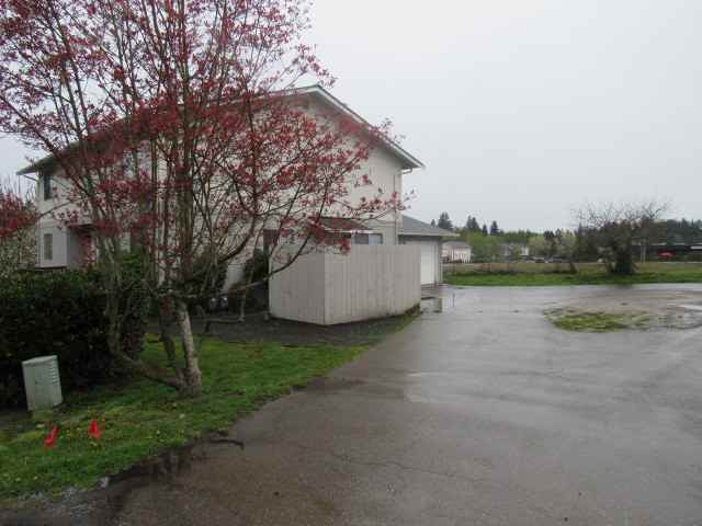 1034 Hanford Ave - Photo 2 of 3