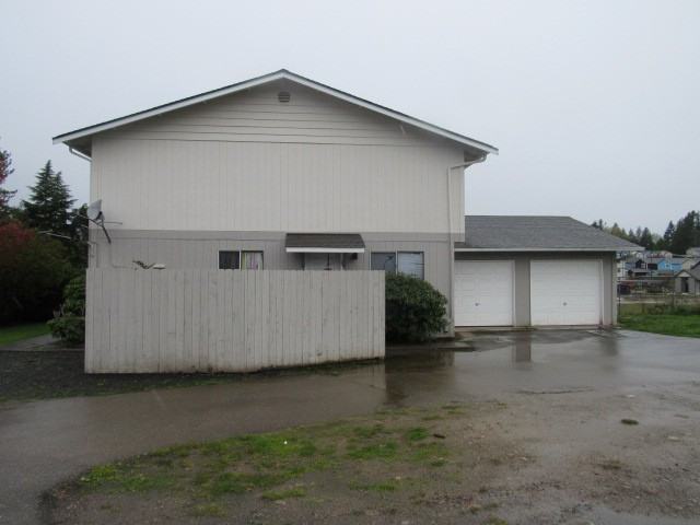 1034 Hanford Ave - Photo 3 of 3