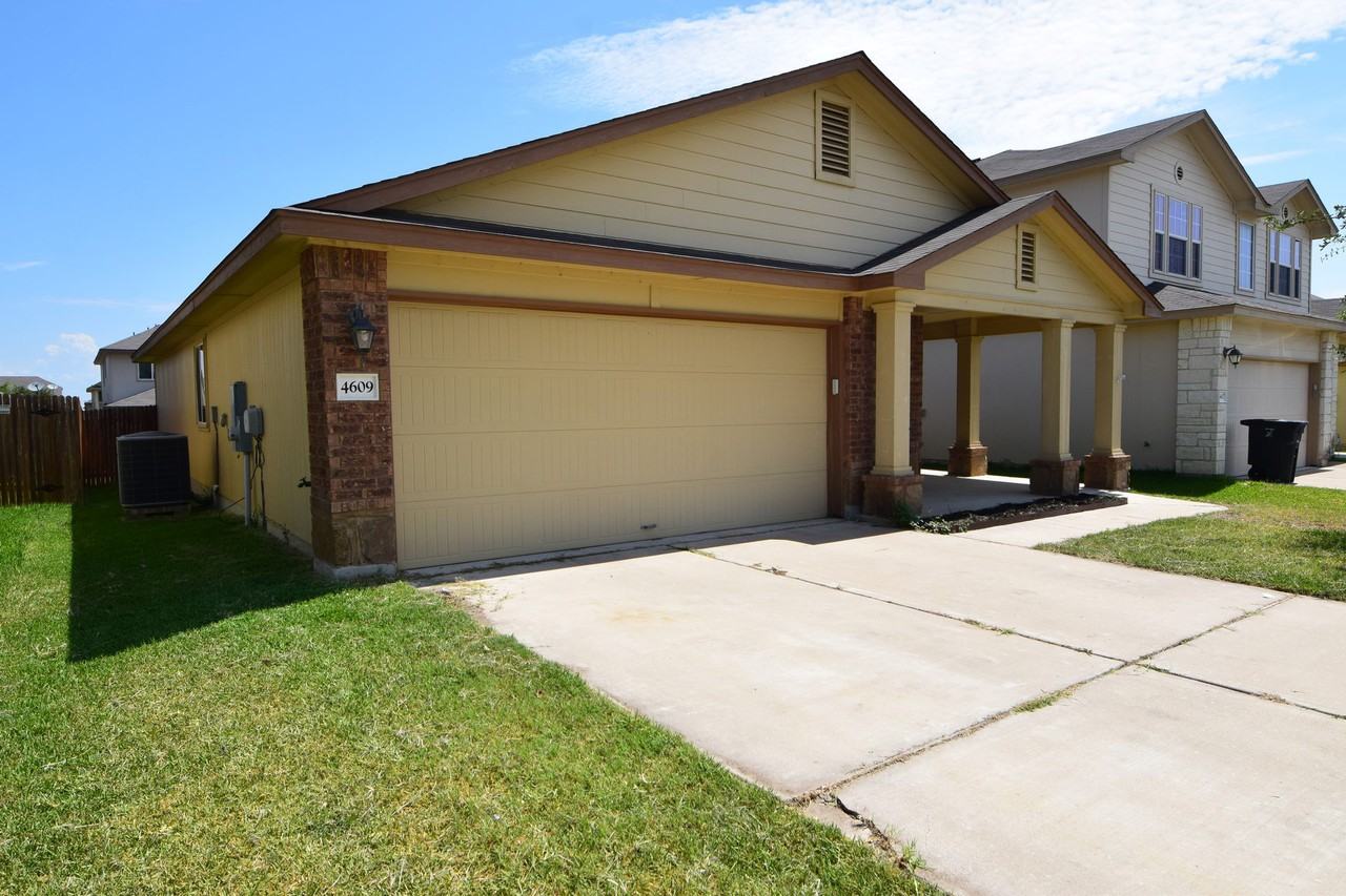 4609 Green Meadow St - Photo 2 of 19