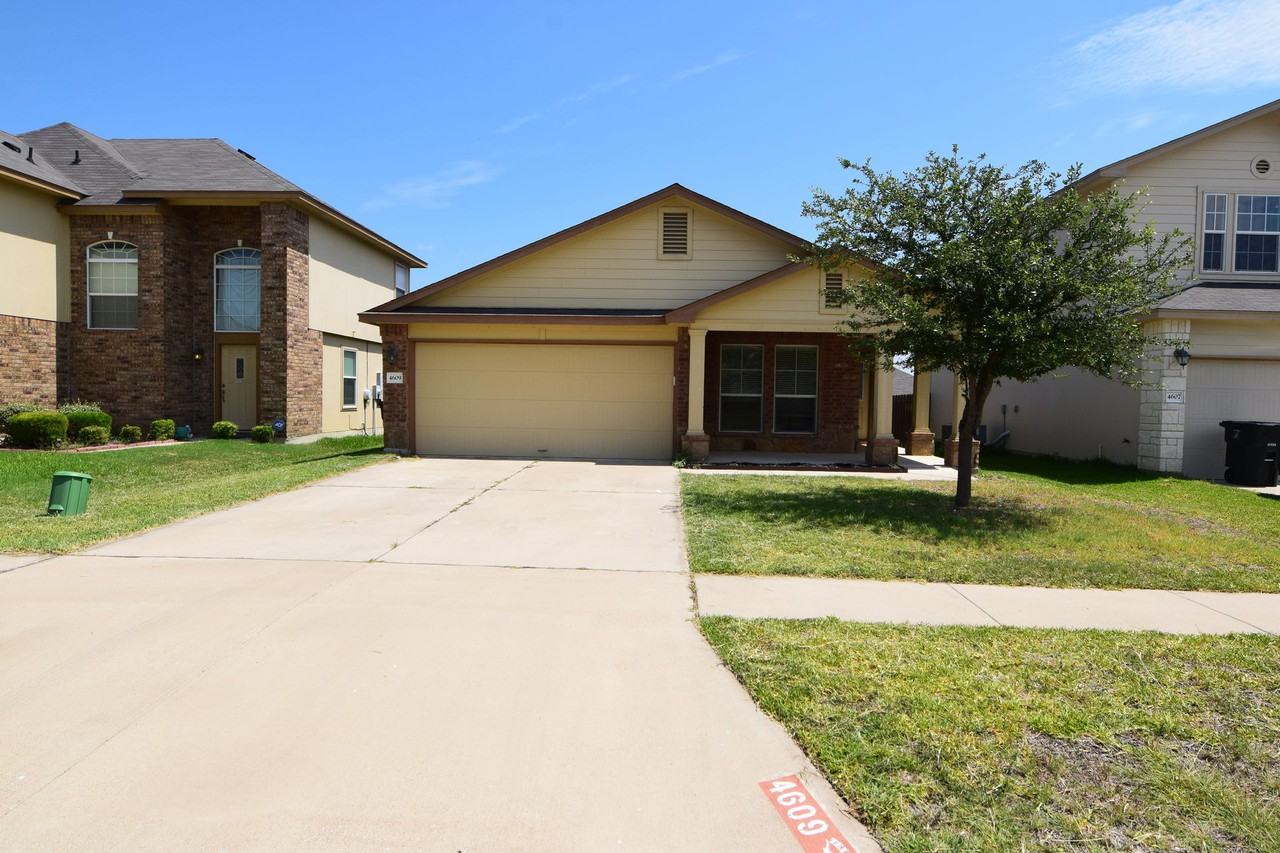 4609 Green Meadow St - Photo 3 of 19