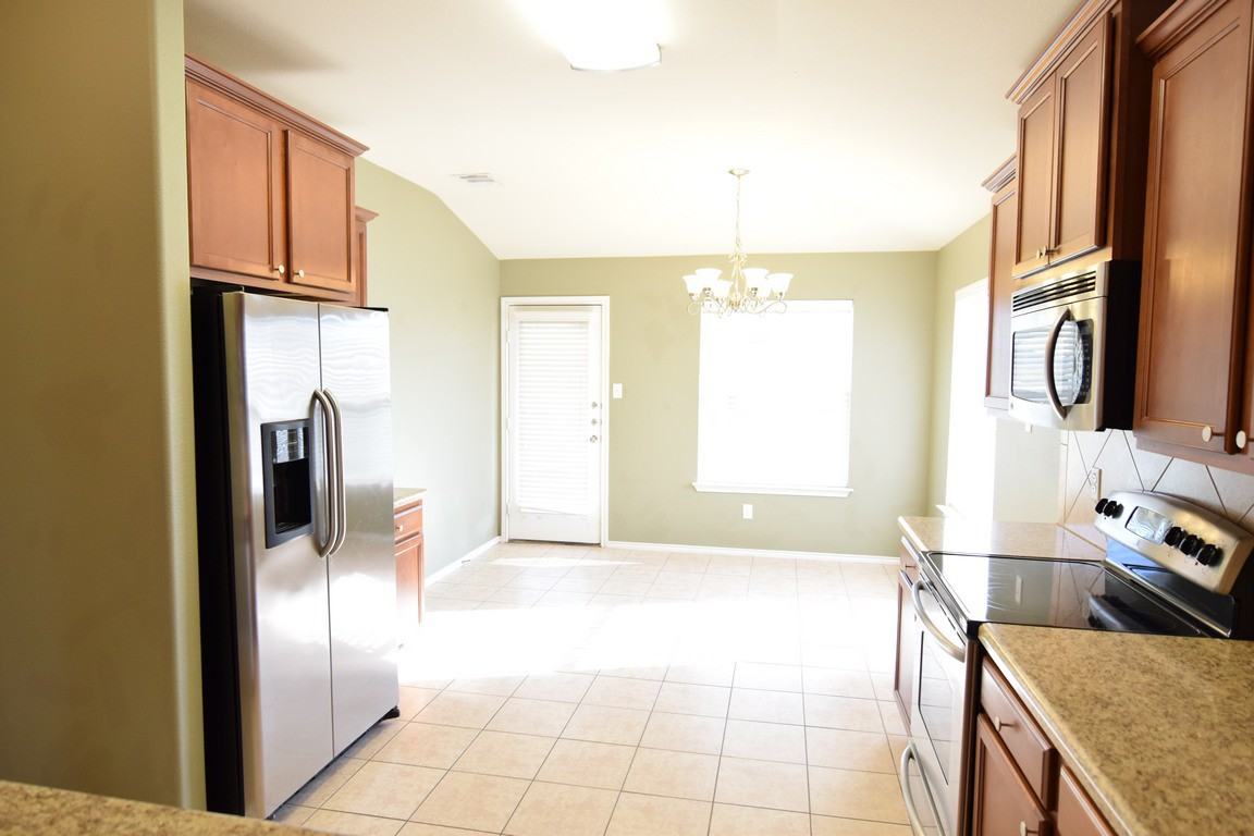 4609 Green Meadow St - Photo 7 of 19