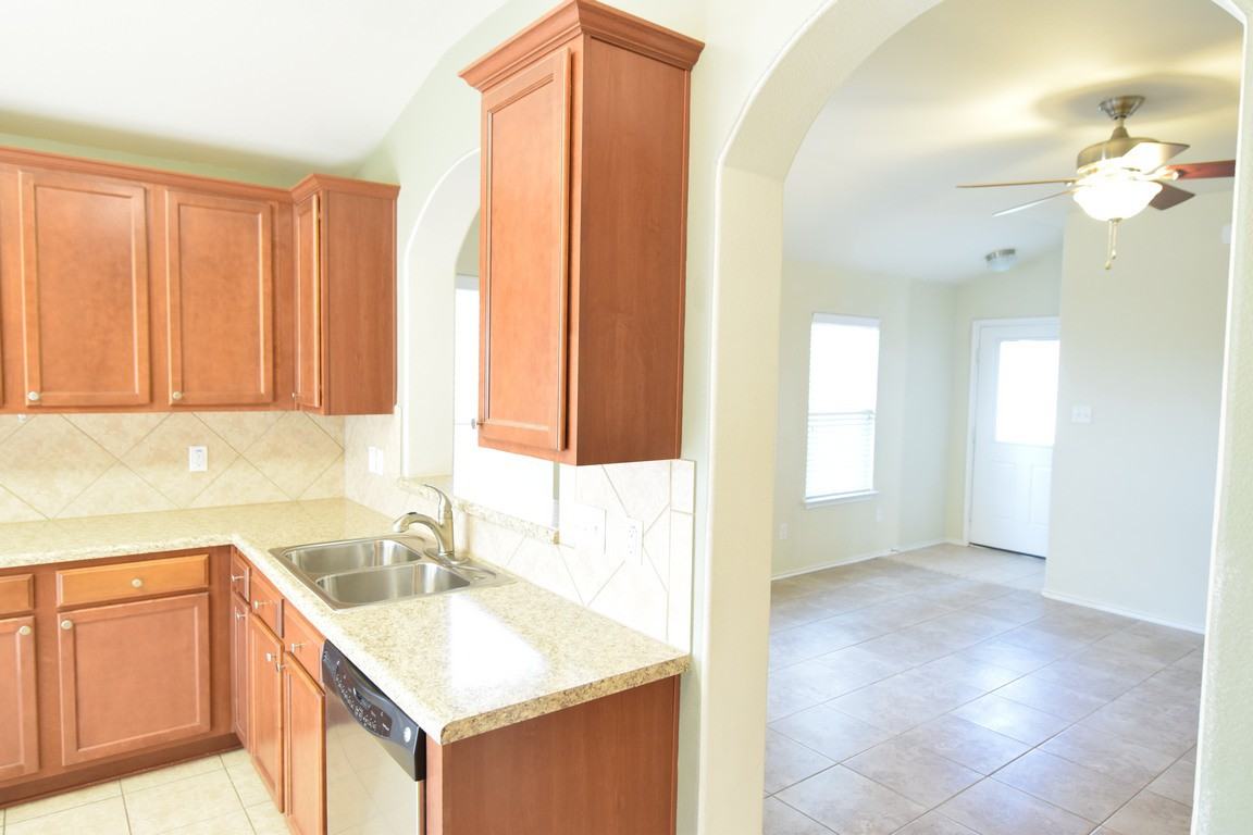 4609 Green Meadow St - Photo 6 of 17