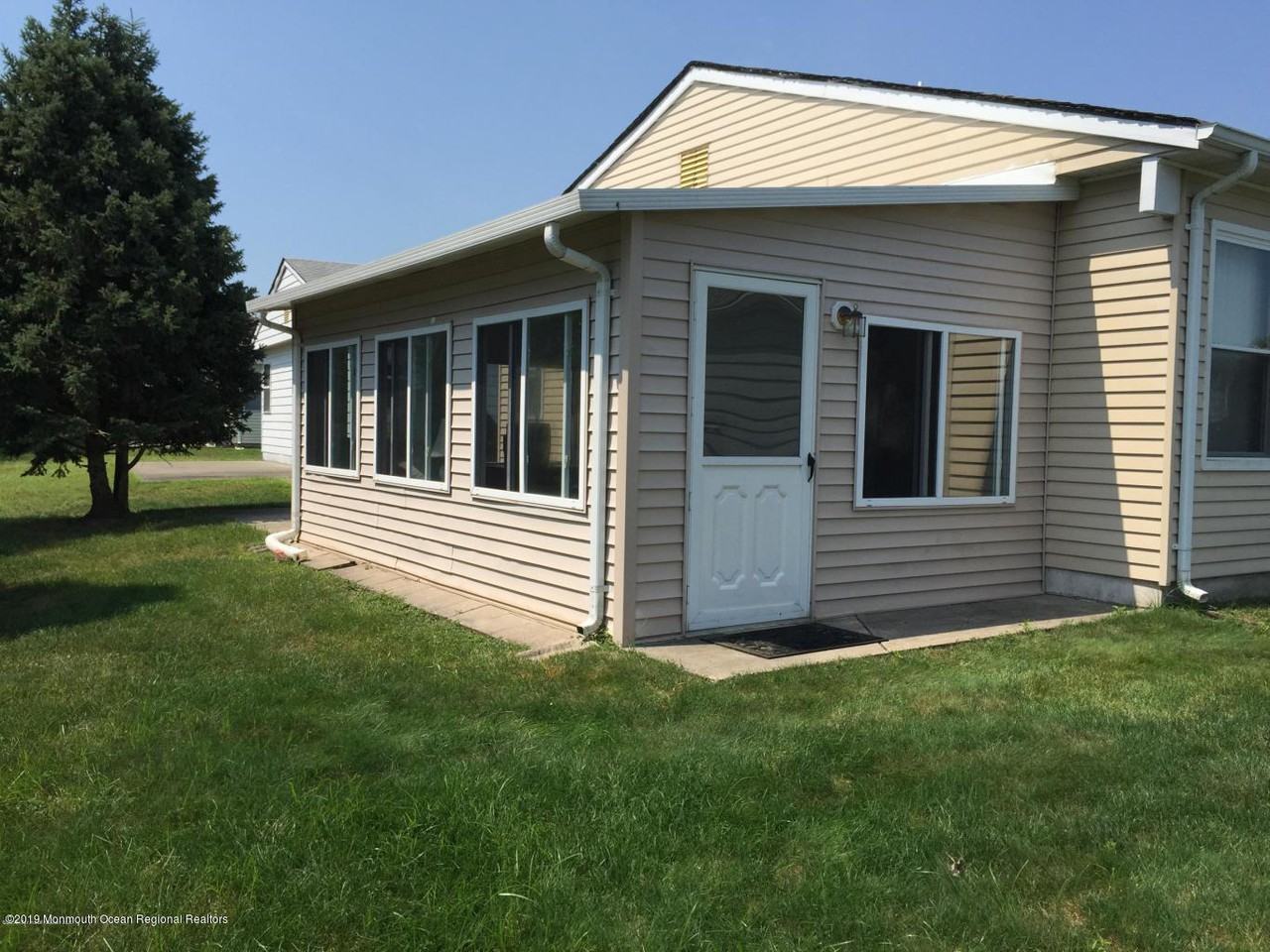 65 Woodstock Drive - Photo 2 of 6