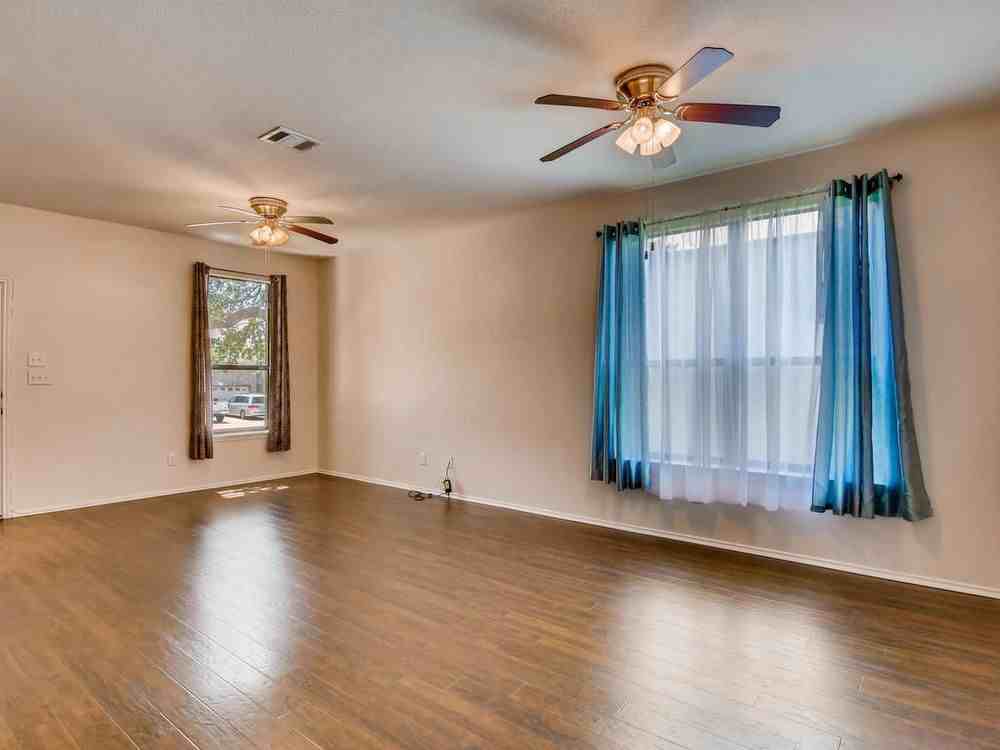 320 Wind Hollow Dr - Photo 2 of 11