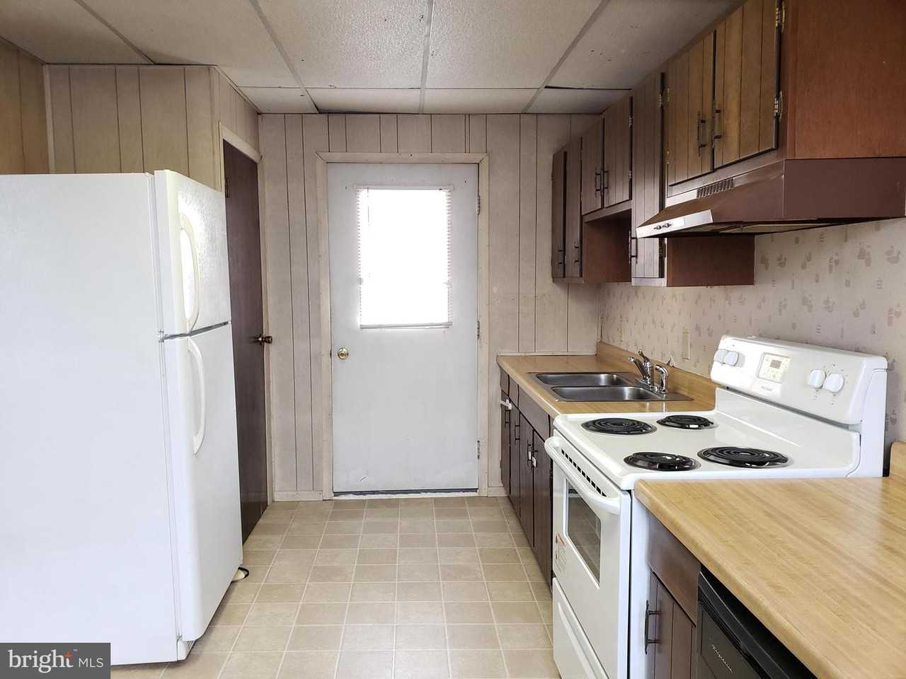 216 N Front Street - Photo 2 of 8