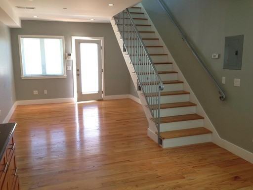 1041 Virginia St - Photo 2 of 5