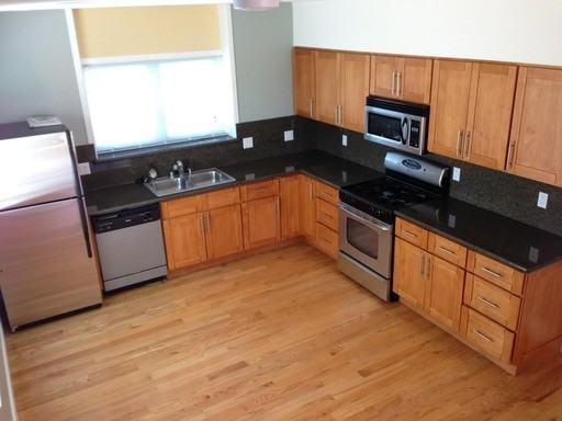 1041 Virginia St - Photo 3 of 5