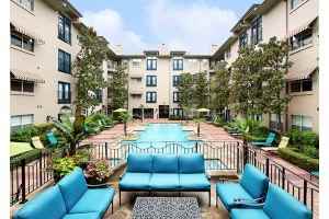 Post Square - Photo 2 of 17