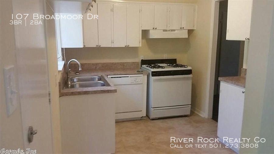 107 Broadmoor Dr - Photo 2 of 5