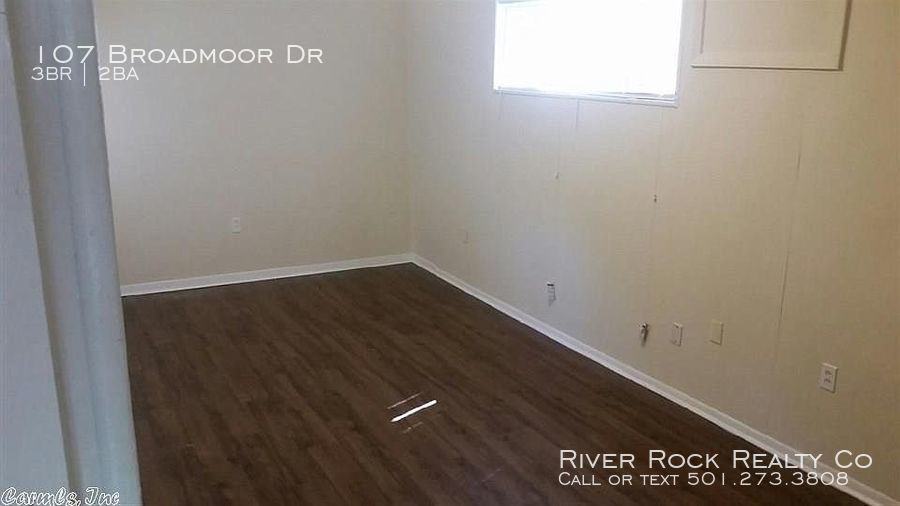 107 Broadmoor Dr - Photo 3 of 5