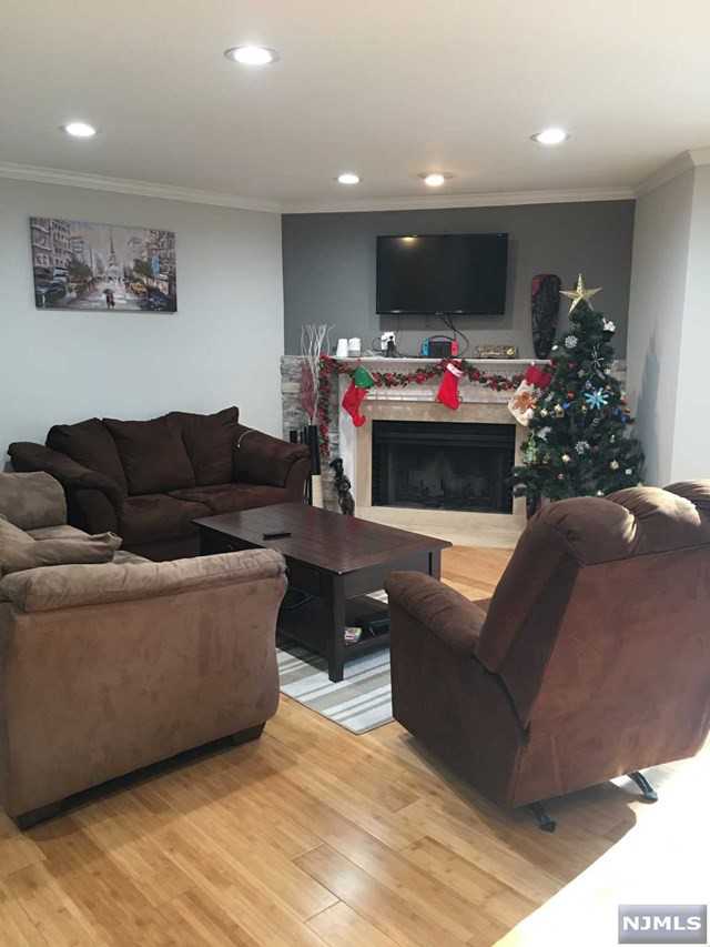 25 Triumph Court 25b - Photo 3 of 20