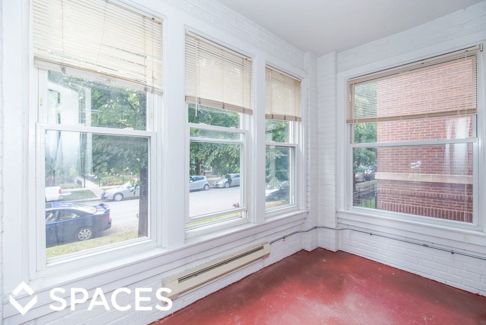 4421 N Wolcott Ave - Photo 3 of 9