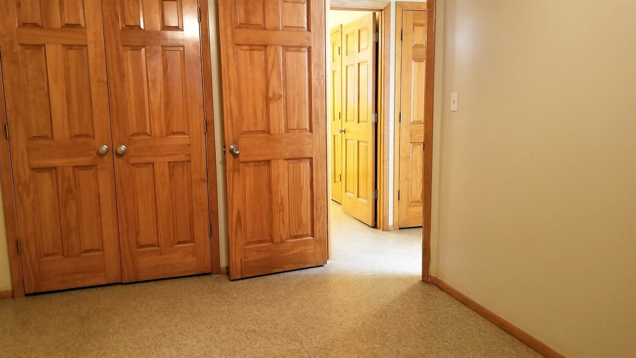 1408 W Becker Ln - Photo 2 of 11