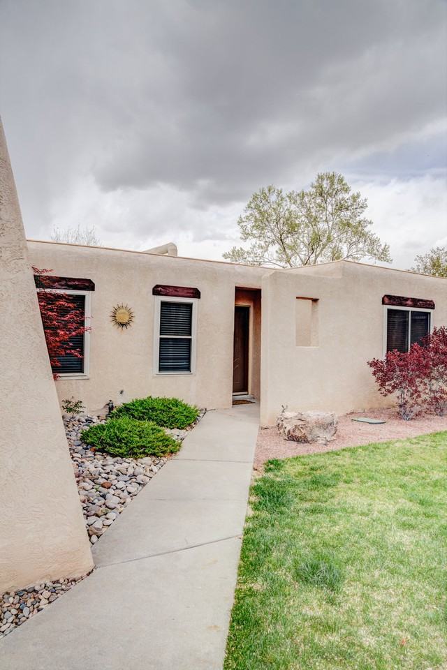 4129 Shiloh Dr Ne - Photo 2 of 44