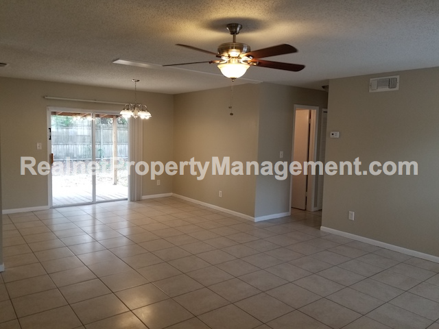 2215 Elizabeth Dr - Photo 3 of 12