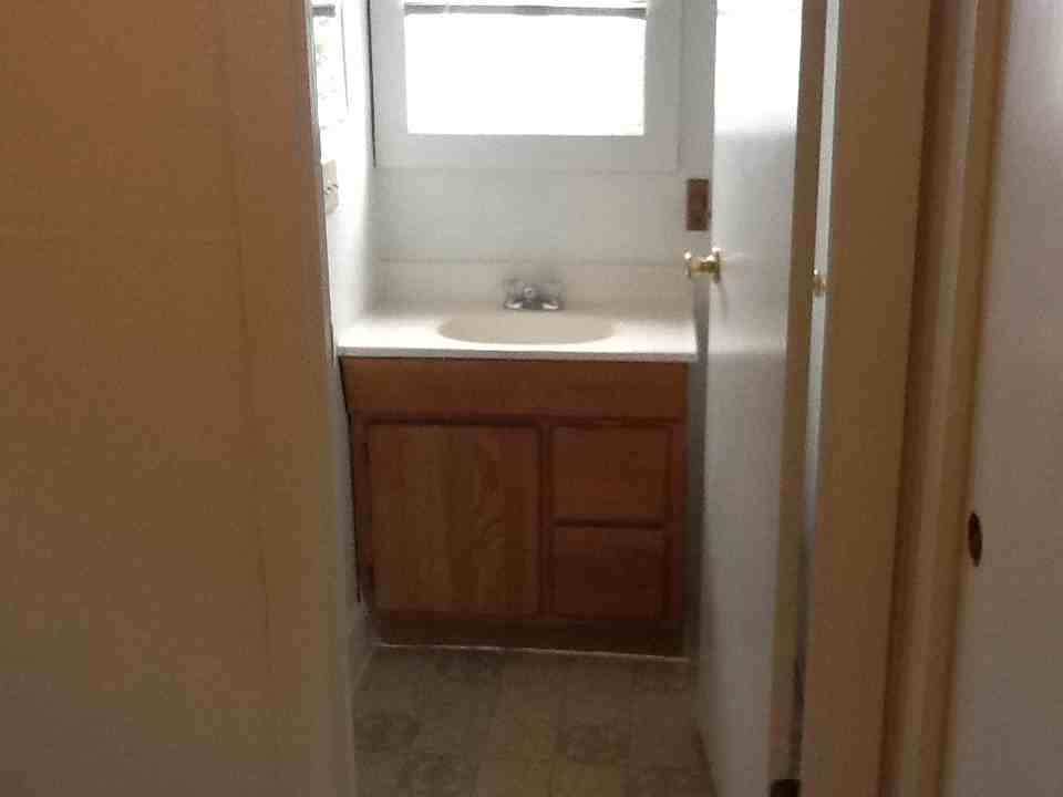 130 Sw Brook St - Photo 2 of 5