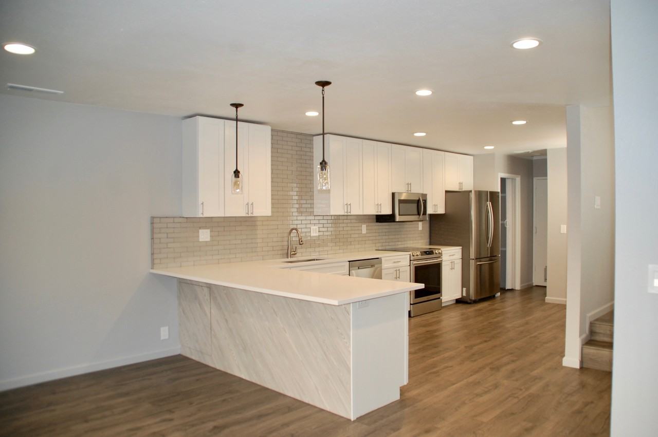 427 Creekside Ln - Photo 2 of 21