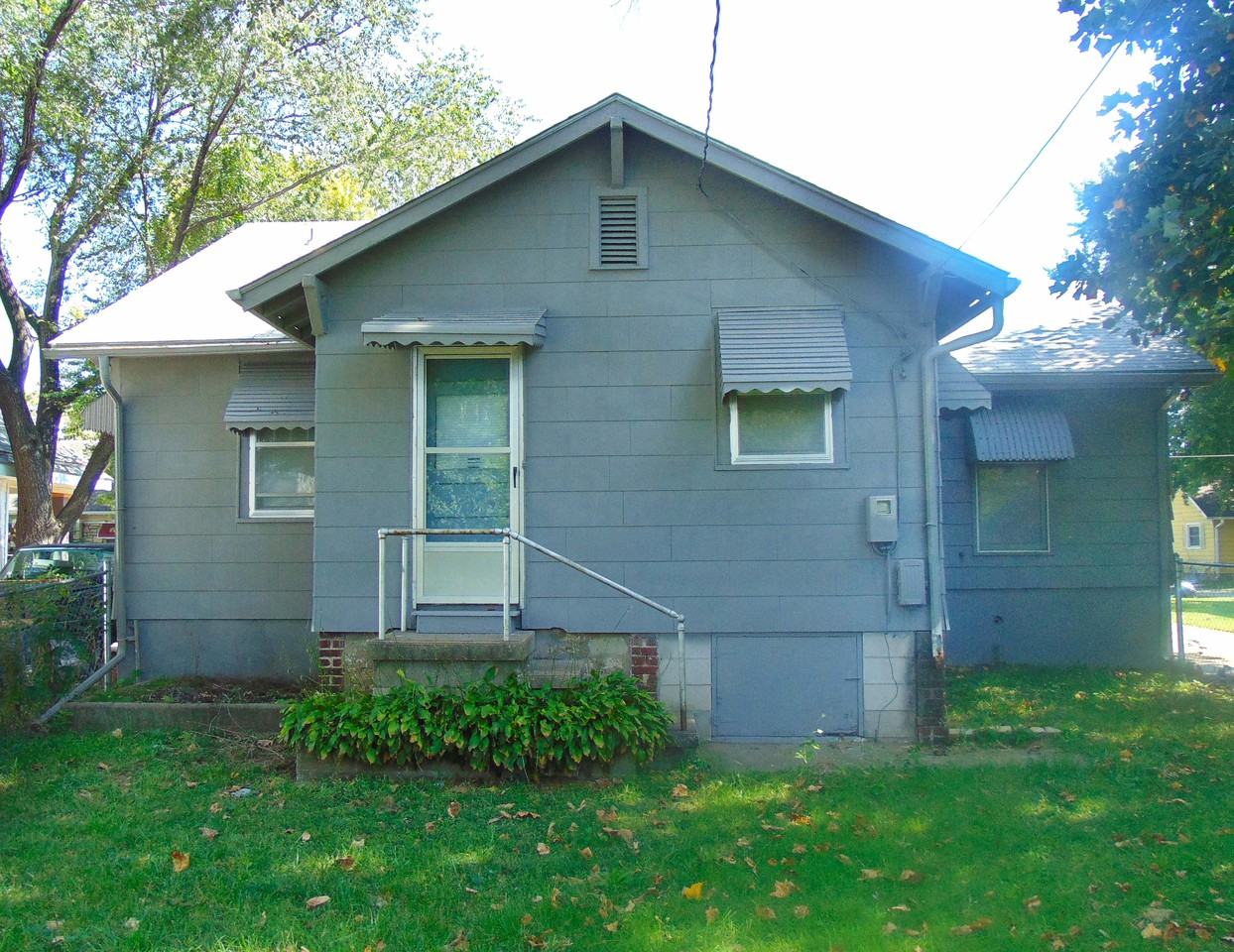 1208 S Maywood Ave - Photo 3 of 16