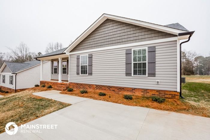 711 Sylvan Street Southwest - Photo 3 of 16