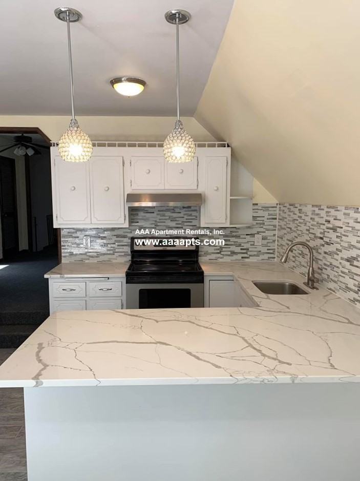 19 Underhill St. 2nd3rdFLS - Photo 2 of 13